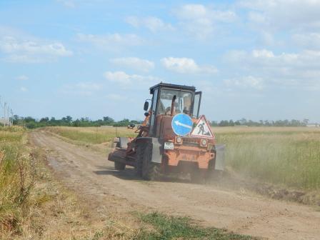 В Тбилисской на улицах Ленина и Розовой прогрейдировали дороги